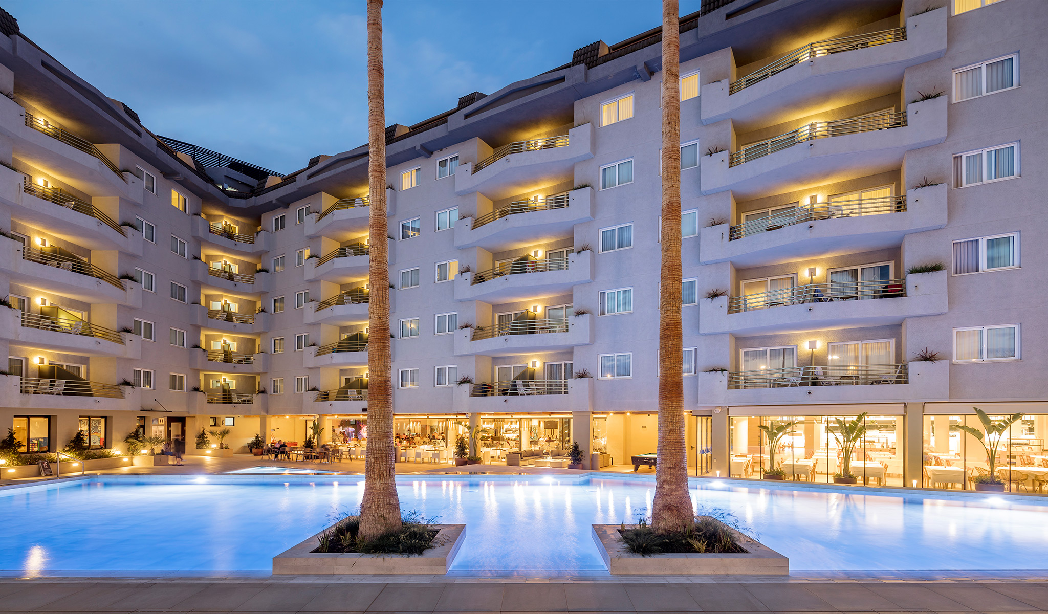 Santa spain. Санта Сусанна Монтагут. Aqua Hotel Montagut Suites. Санта Сусанна Испания отели. Aqua Испания.