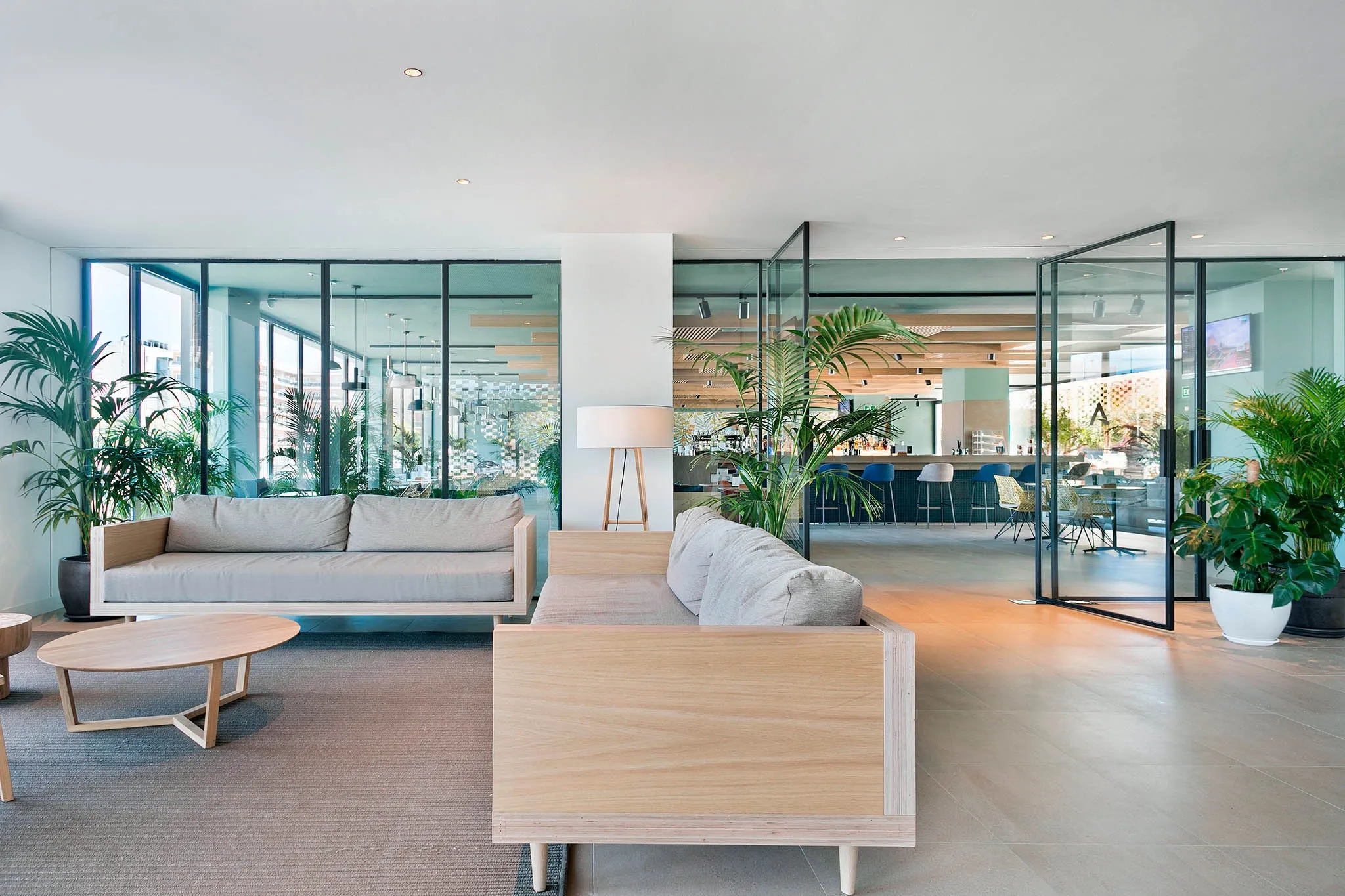 Hall Bar Silhouette & Spa